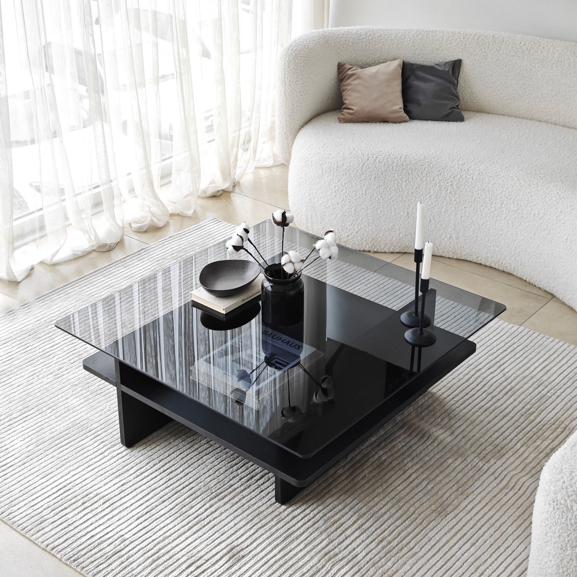 Mesa de Centro – 90cm x 35cm x 90cm – Preto e Fumaça – Vidro e Aglomerado