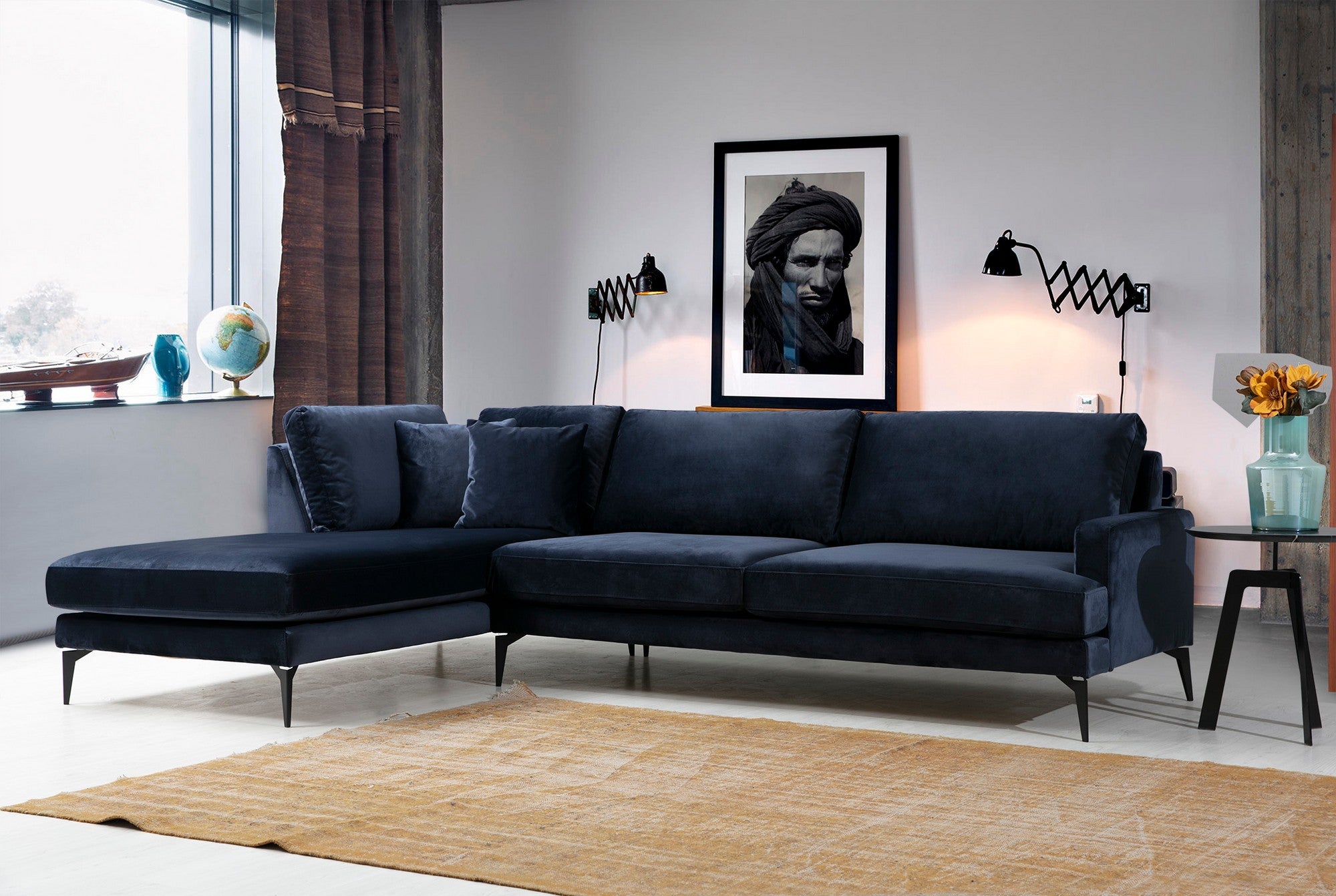 Sofá de canto elegante em azul-marinho, estrutura de madeira de faia e aglomerado, 283 x 180 cm | Almofadas de espuma cinza macia, portáteis e laváveis a seco | Design industrial moderno