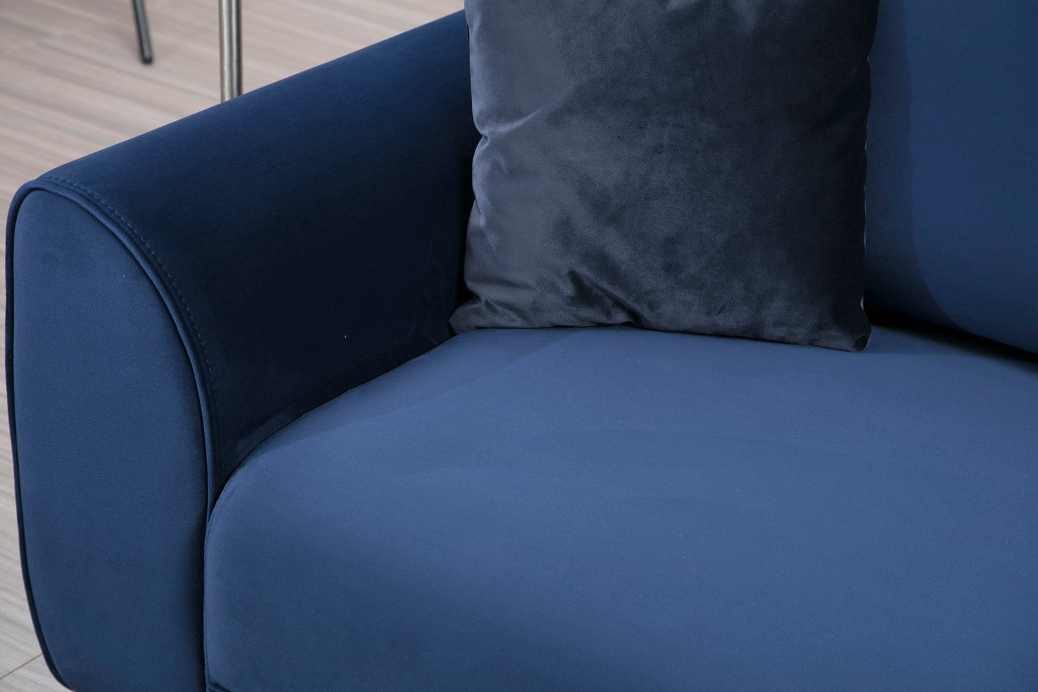Sofá-cama de canto elegante em azul-marinho, estrutura de madeira de faia e aglomerado, 287 x 169 cm | 100% poliéster, espuma de mola de 10 cm, design industrial moderno