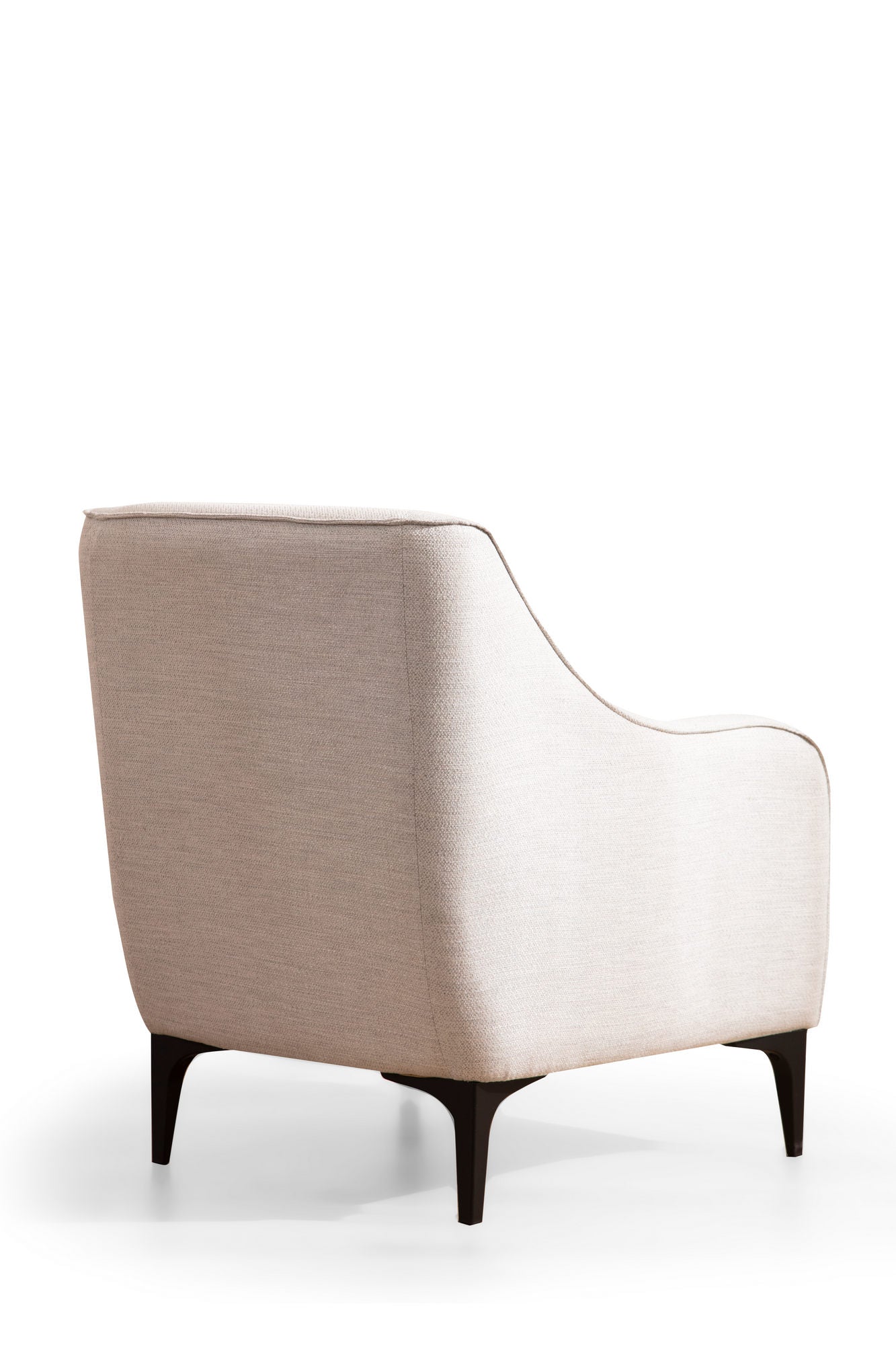 Poltrona Elegante, Branco-sujo, 94 x 87 x 77 cm | Estrutura em madeira de faia e aglomerado, 100% poliéster, inclui 2 almofadas | Perfeita para decoração moderna e escandinava