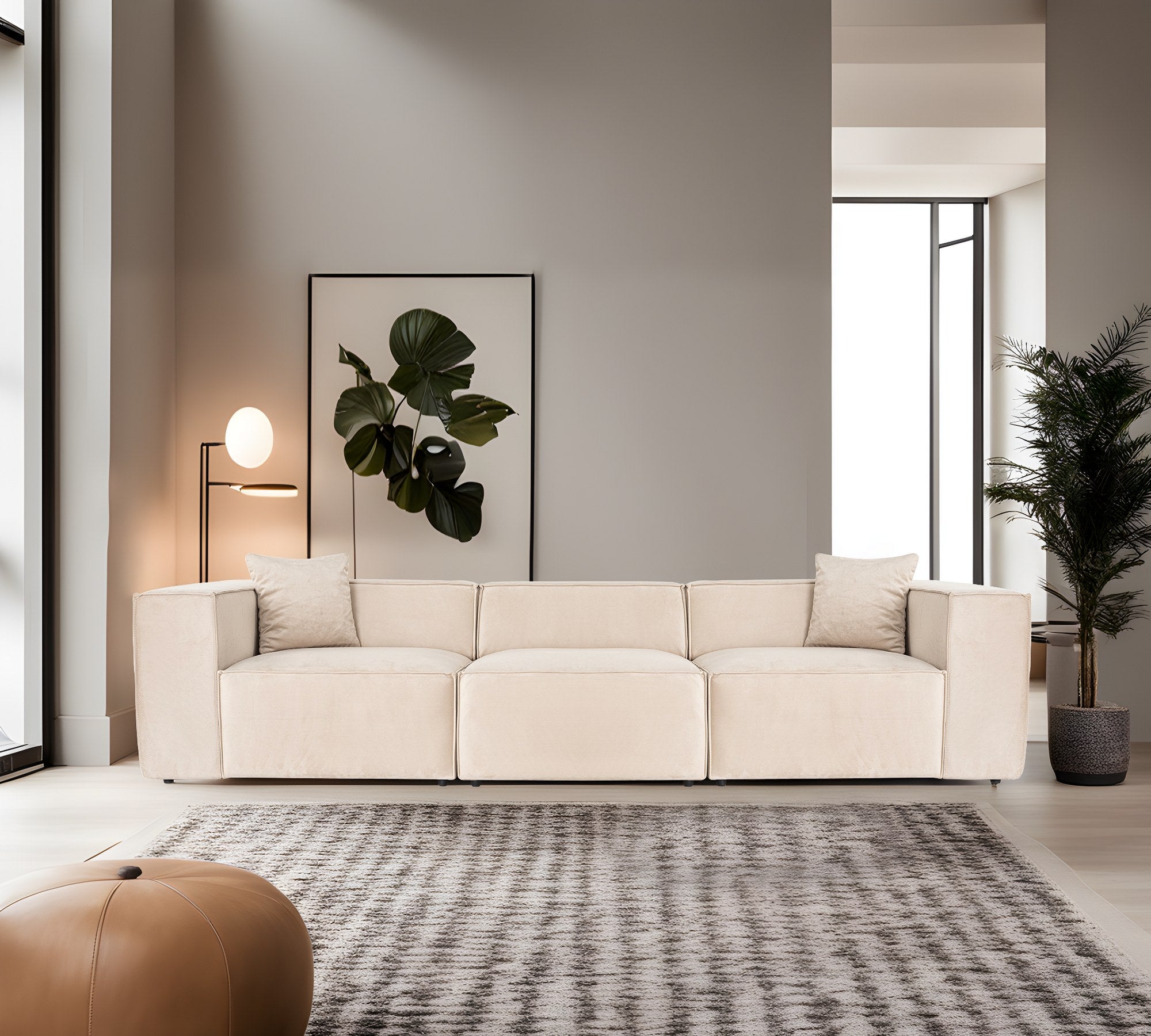 Sofá elegante de 3 lugares, linho creme, 303 x 108 x 65 cm | Estrutura 100% madeira de carpa, espuma 32 DNS, pernas de plástico, inclui 2 almofadas | Perfeito para salas de estar modernas