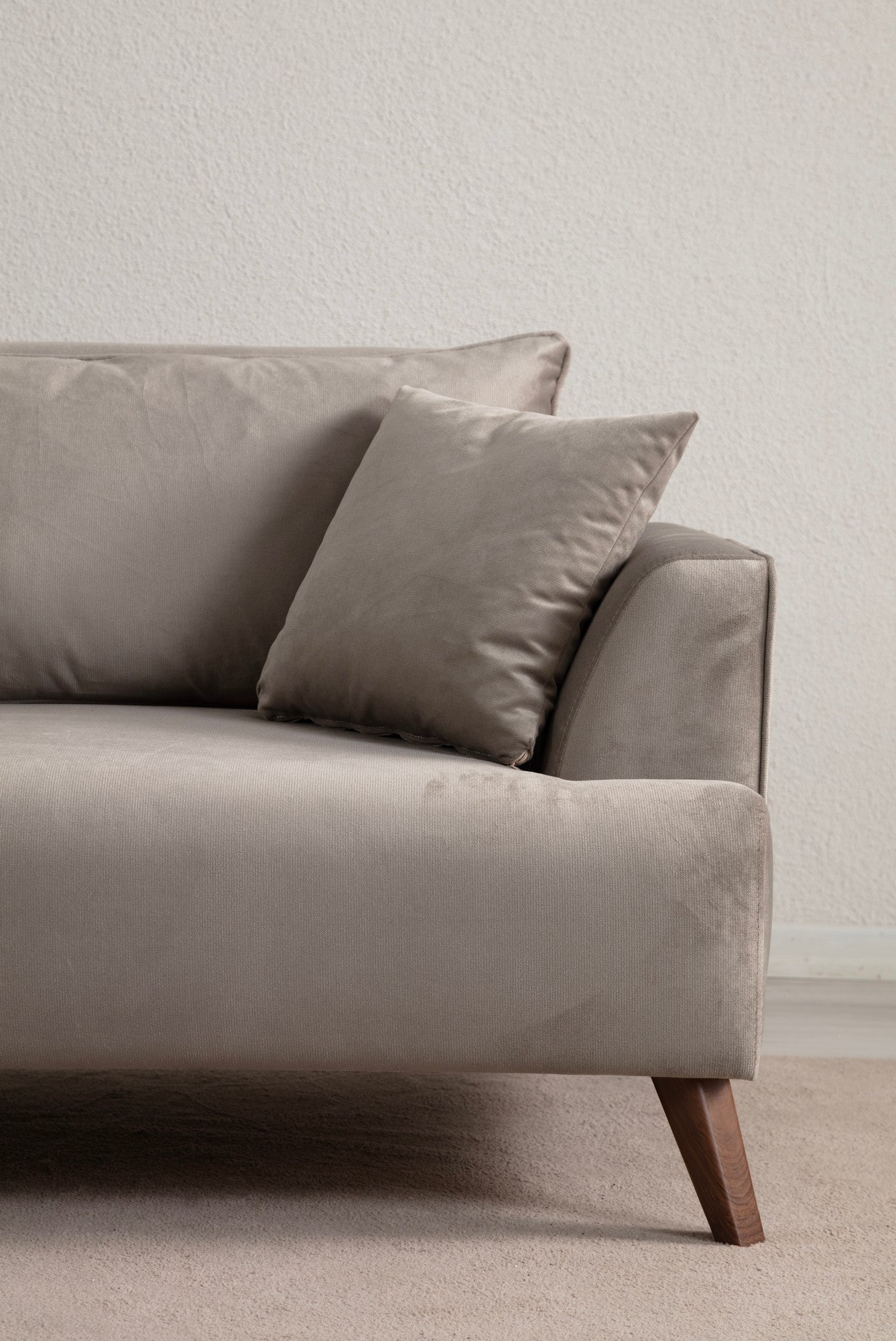 Sofá elegante de 3 lugares, cinza claro, 220 x 100 x 78 cm | Estrutura em madeira de faia e aglomerado, 100% poliéster, lavável a seco | Design confortável e moderno para salas de estar