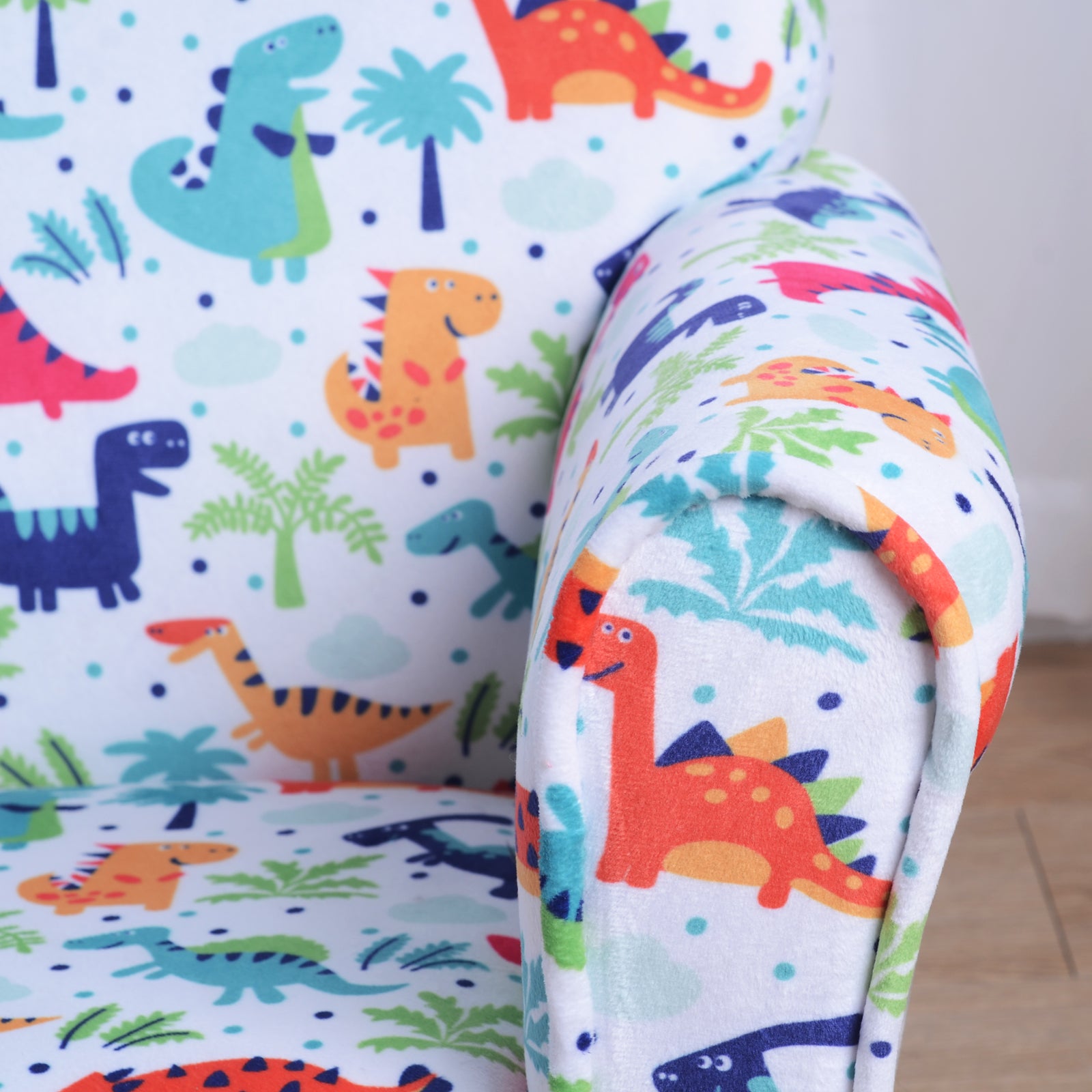 Poltrona Infantil Multicor 50x39x44 cm - Estrutura de Madeira e Estofado em Flanela