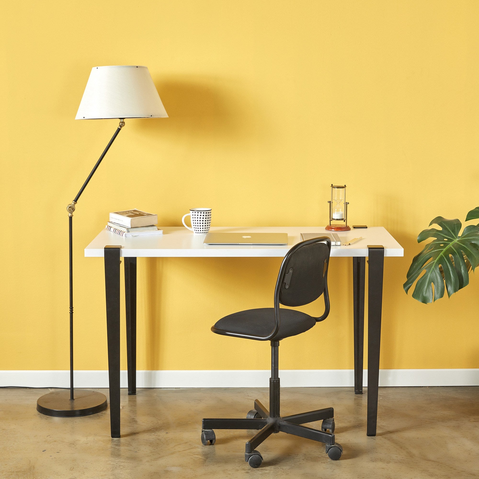 Secretária de Estudo Branca 120cm - Mesa Resistente com Pernas de Aço para 4 Pessoas - Montagem Rápida e Fácil