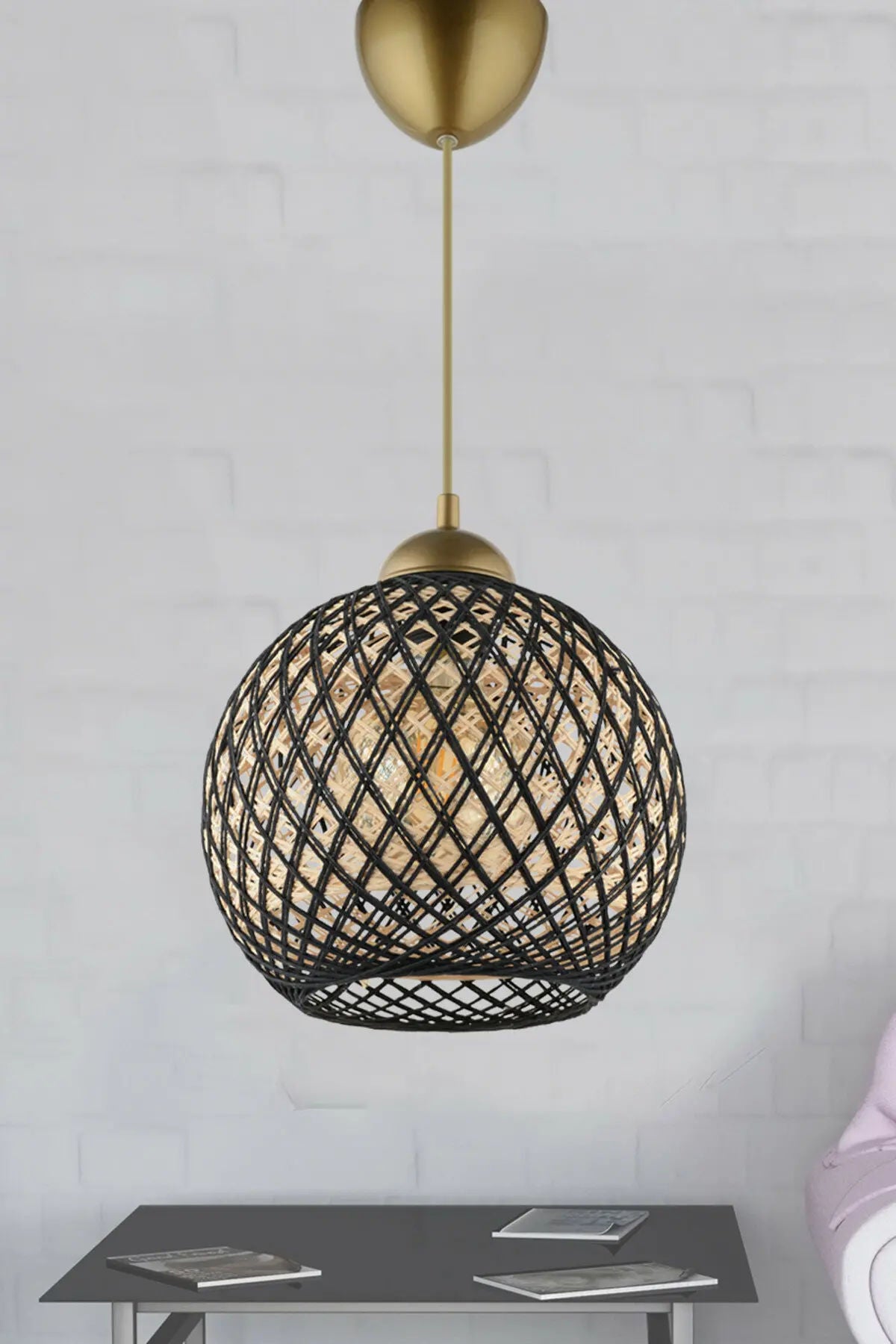 Candeeiro de Teto – 22 cm de Diâmetro – Preto e Dourado – Plástico