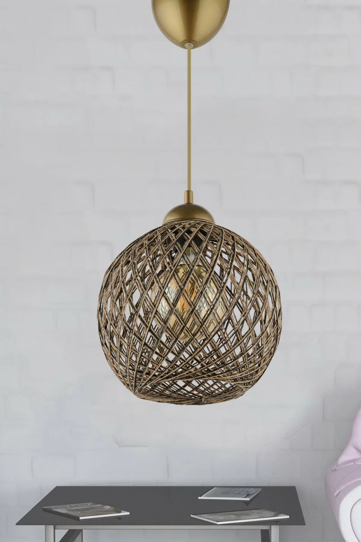 Candeeiro de Teto – 22 cm de Diâmetro x 54 cm de Altura – Preto e Dourado – Plástico e Algodão