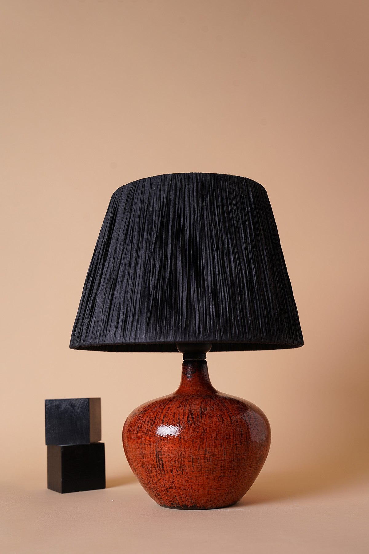 Candeeiro de Mesa – 30 cm x 40 cm – Preto e Vermelho – Cerâmica