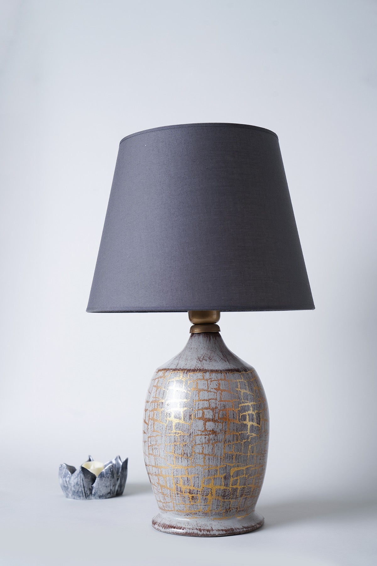 Candeeiro de Mesa de Cerâmica – 30cm x 55cm – Cinza e Dourado