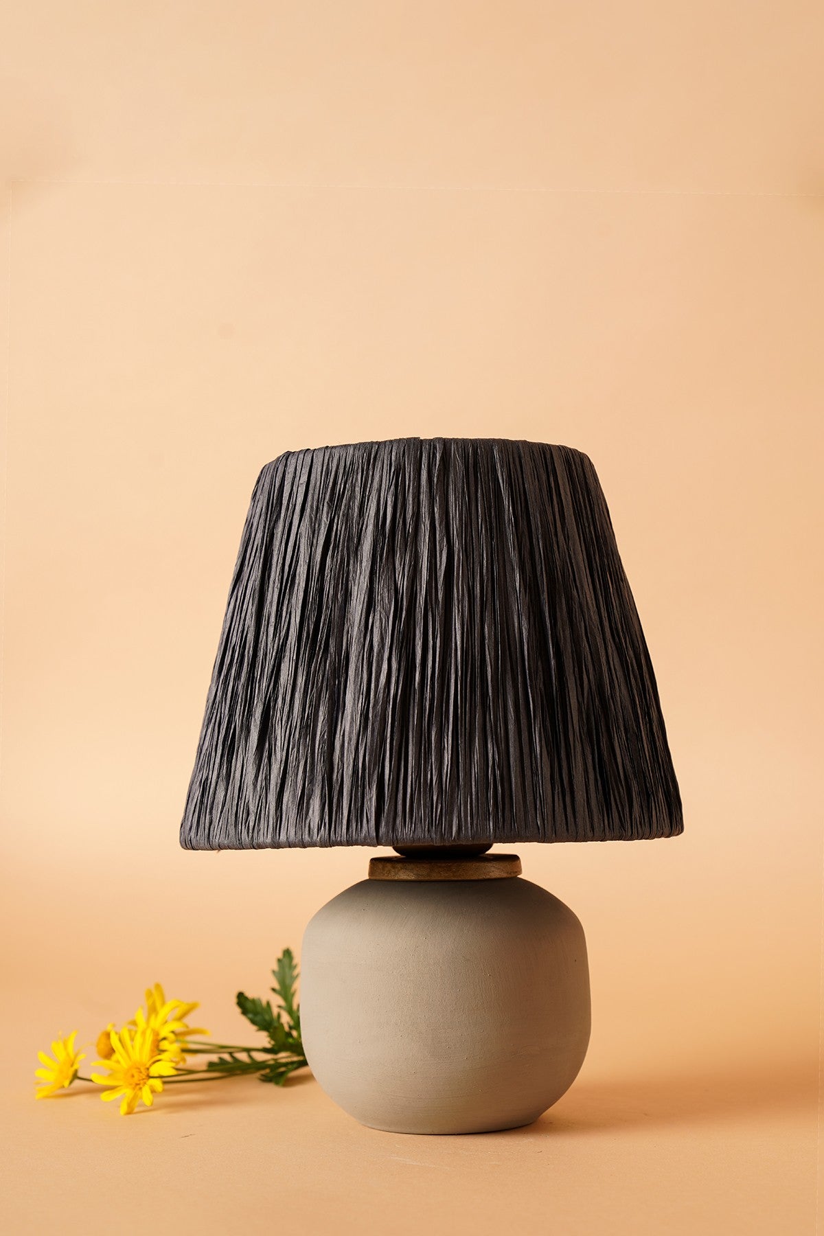 Candeeiro de Mesa de Cerâmica – 24 cm x 33 cm – Bege