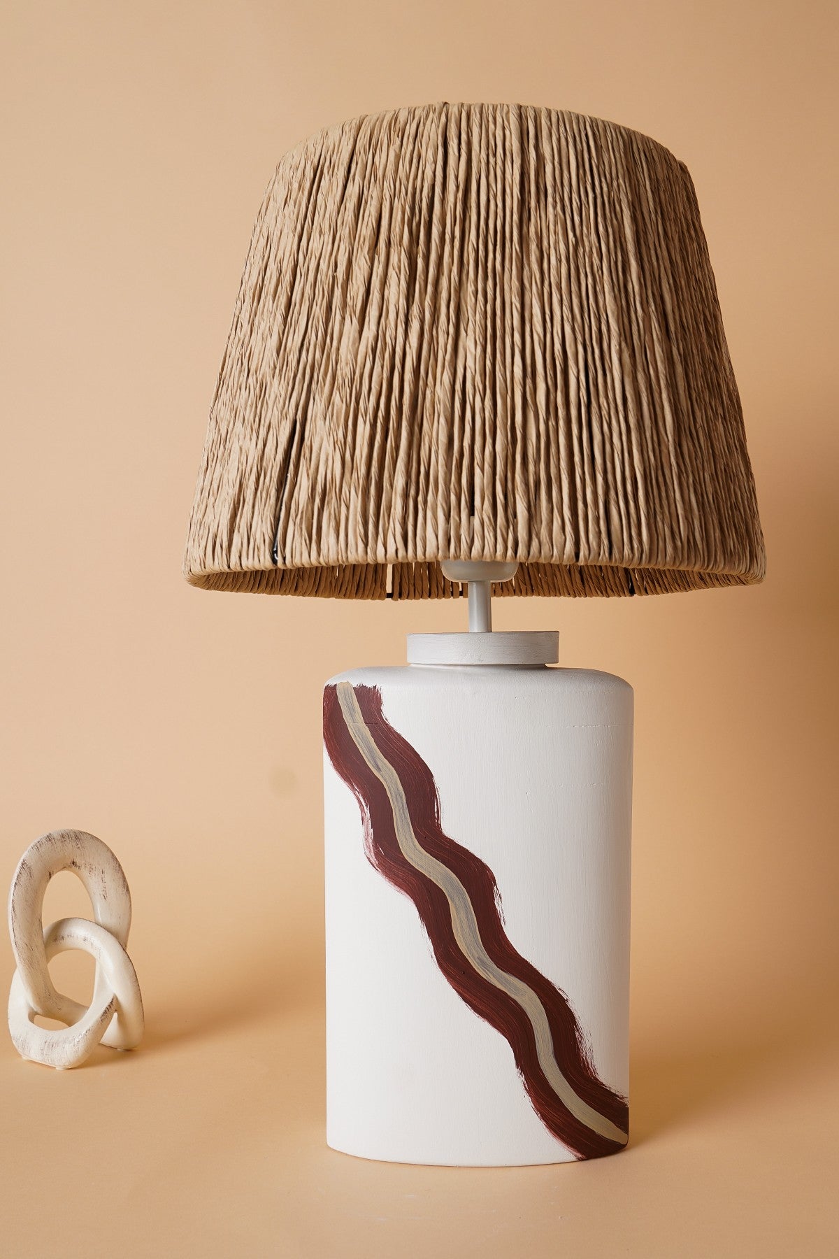 Candeeiro de Mesa – 59 cm – Branco e Carvalho – Cerâmica