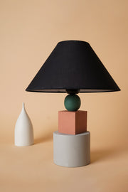 Candeeiro de Mesa – 40 cm x 30 cm – Cinza Claro, Vermelho Telha, Preto, Verde – Madeira