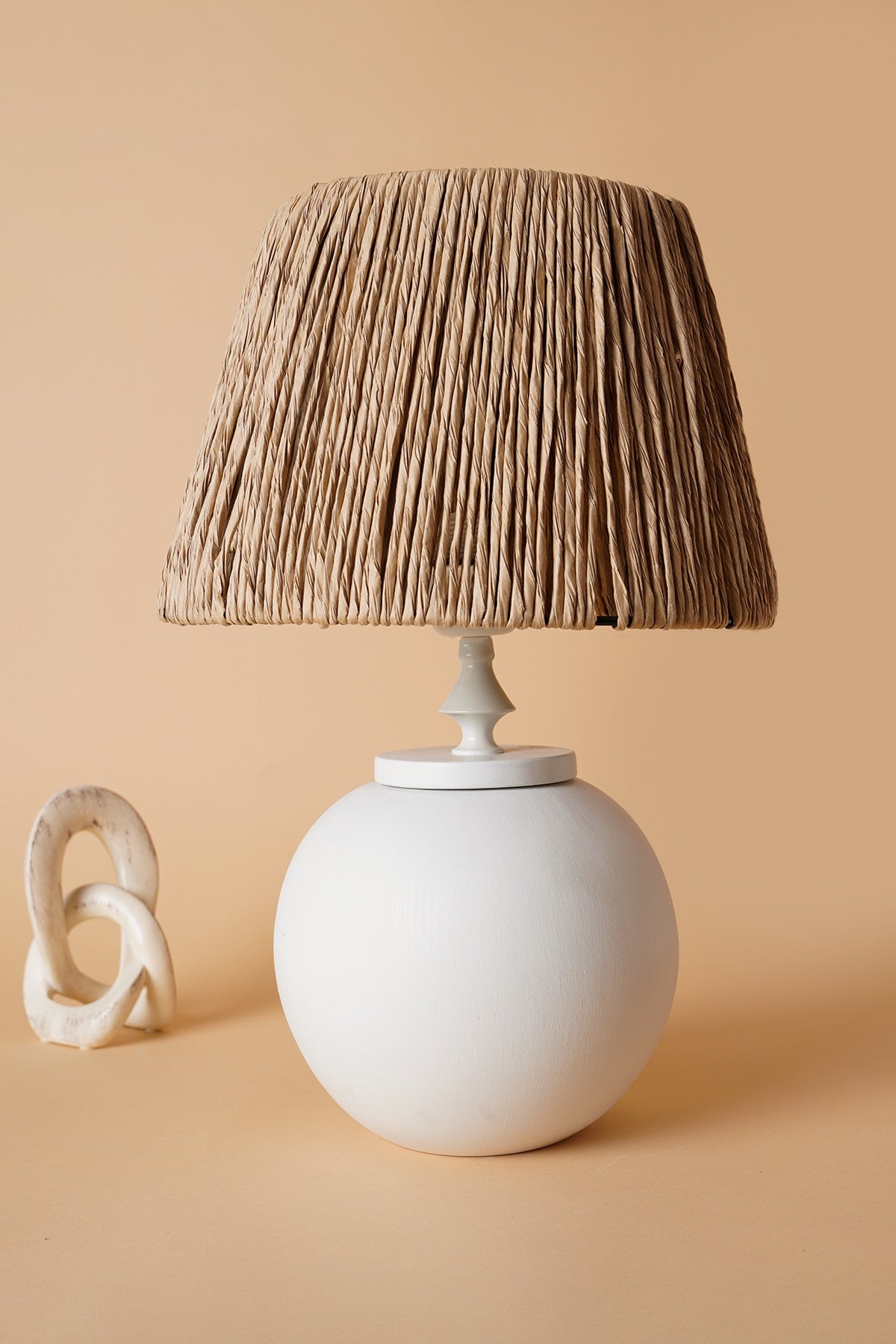 Candeeiro de Mesa – 46 cm x 30 cm – Branco e Carvalho – Cerâmica