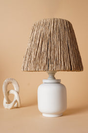 Candeeiro de Mesa – 40 cm x 25 cm – Branco e Carvalho – Cerâmica