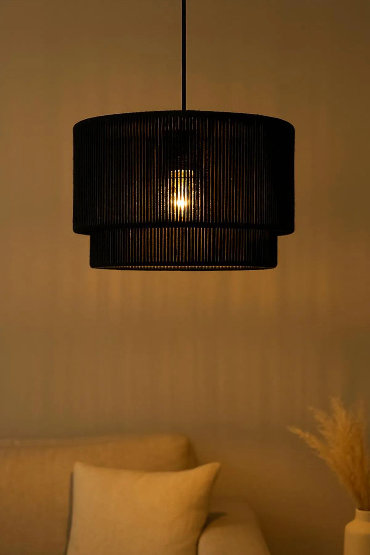 Candeeiro de Teto – Ø35 h:22 cm – Preto – Plástico com cúpula de ráfia