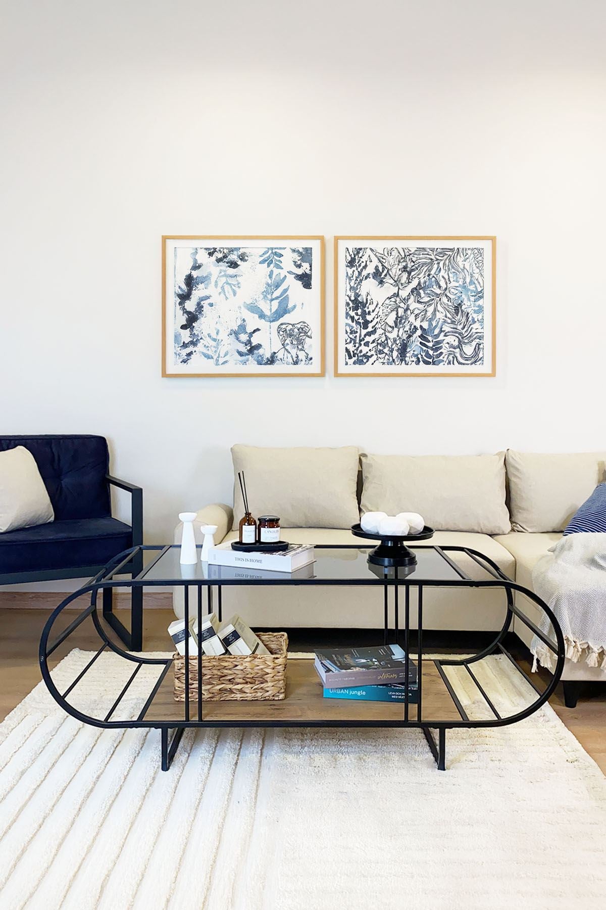 Mesa de Centro – 145cm x 47cm x 50cm – Pinheiro Atlântico e Fumaça – Aglomerado e Vidro