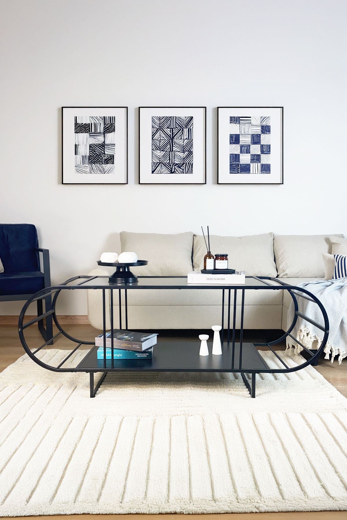 Mesa de Centro – 145cm x 47cm x 50cm – Preto e Fumê – Chipboard e Vidro