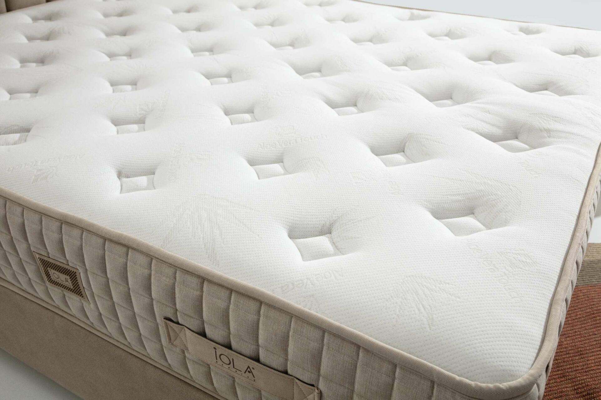 Colchão – 160 cm x 200 cm – Bege – Poliéster e Polipropileno