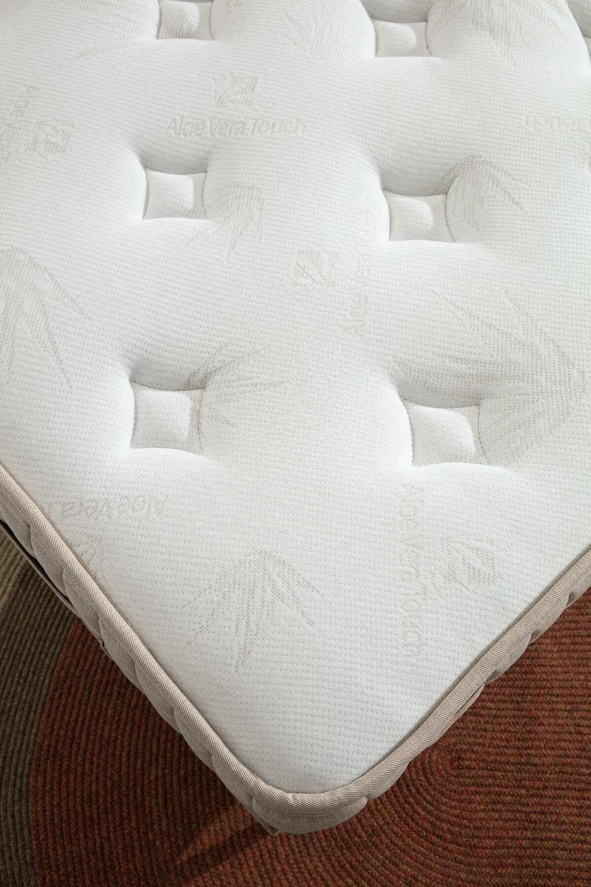 Colchão – 180 cm x 200 cm – Bege – Poliester e Polipropileno