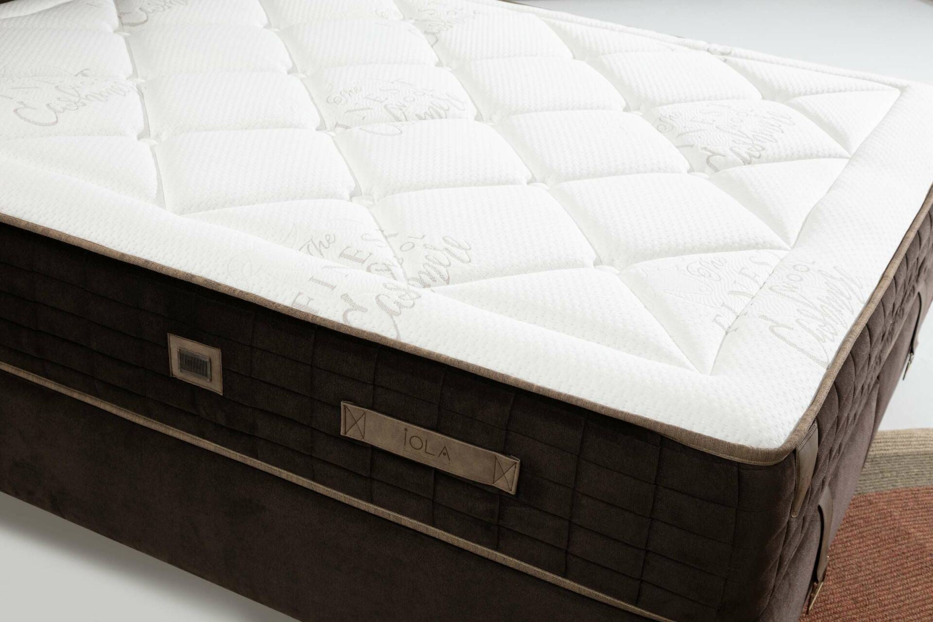 Colchão – 140 cm x 200 cm – Marrom – Poliester, Viscose e Cashmere