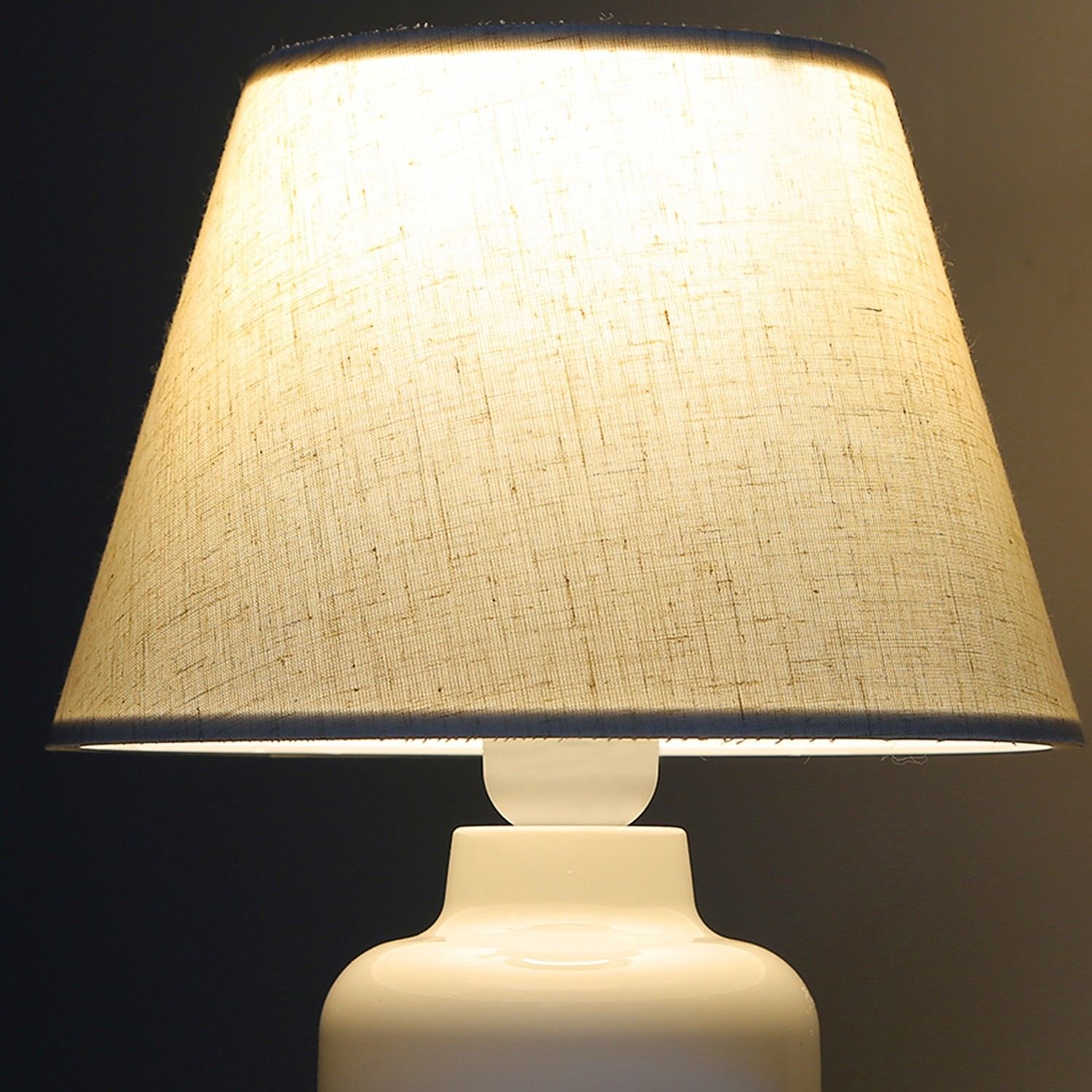 Candeeiro de Mesa – 31 cm – Creme – PVC