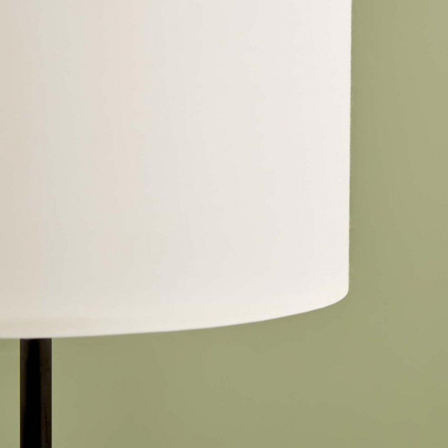 Candeeiro de Mesa – 24 cm diâmetro – Branco e Preto – 100% Tecido e Metal