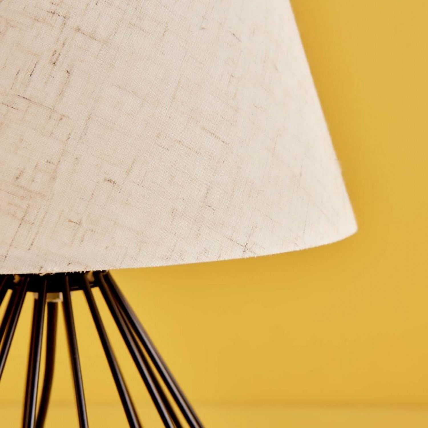 Candeeiro de Mesa – 37 cm – Creme e Preto – Metal