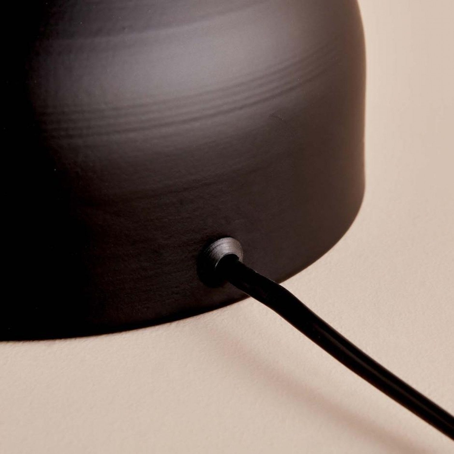 Candeeiro de Mesa – 32 cm – Preto – Tecido e Metal