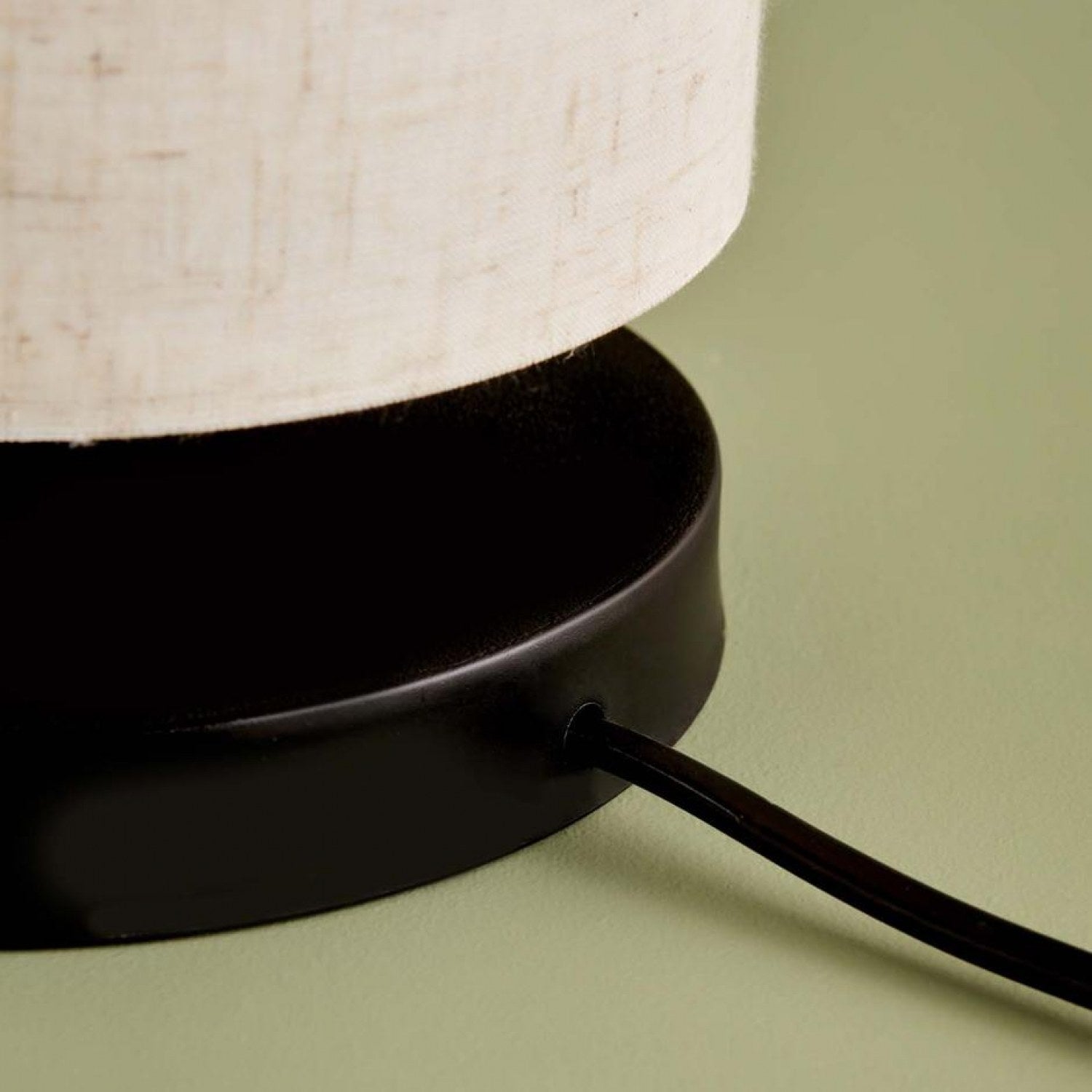 Candeeiro de Mesa – 22 cm – Creme e Preto – Tecido e Madeira