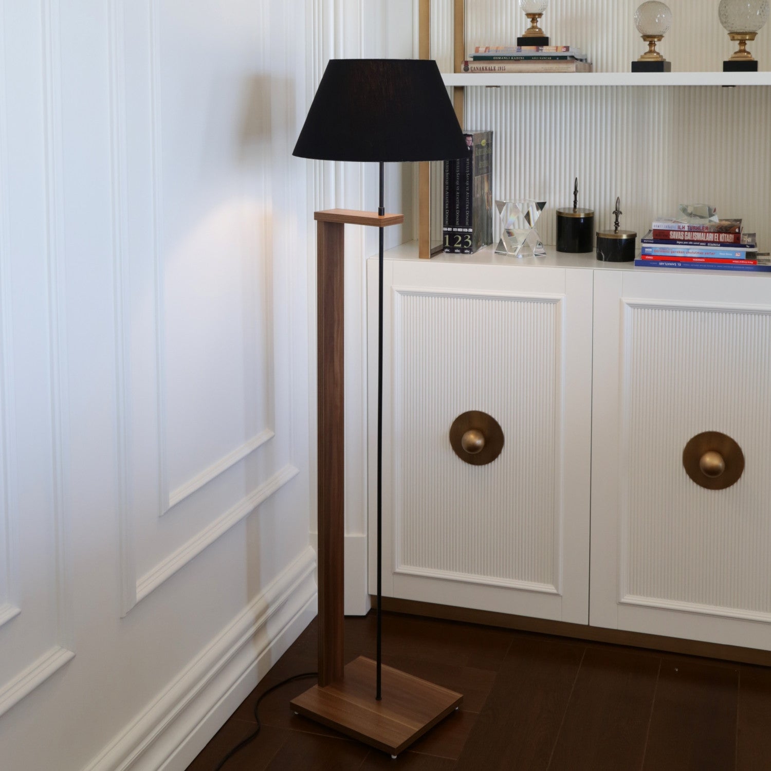 Candeeiro de Pé de Madeira – 150 cm – Preto