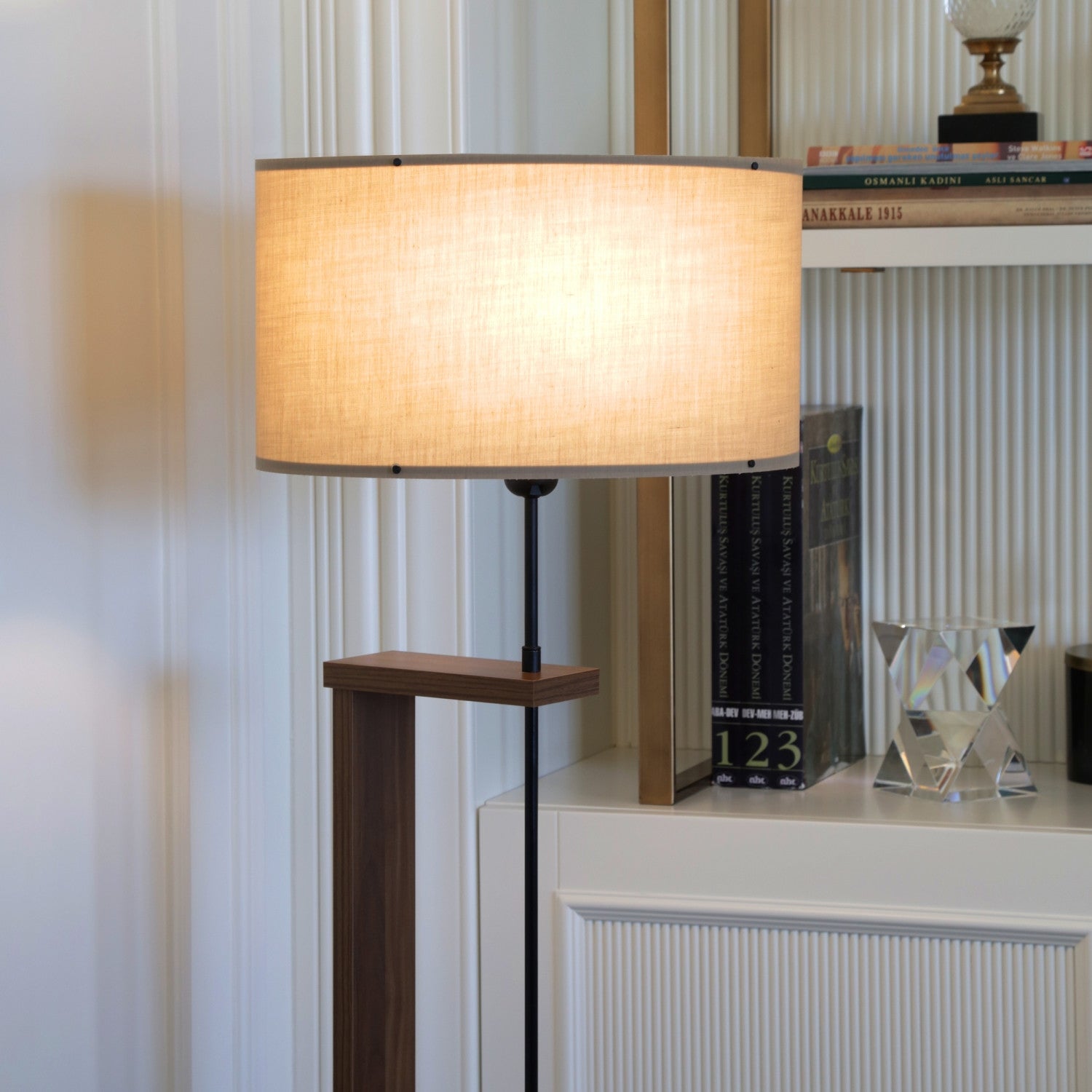 Candeeiro de Pé de madeira – 150 cm – Mink