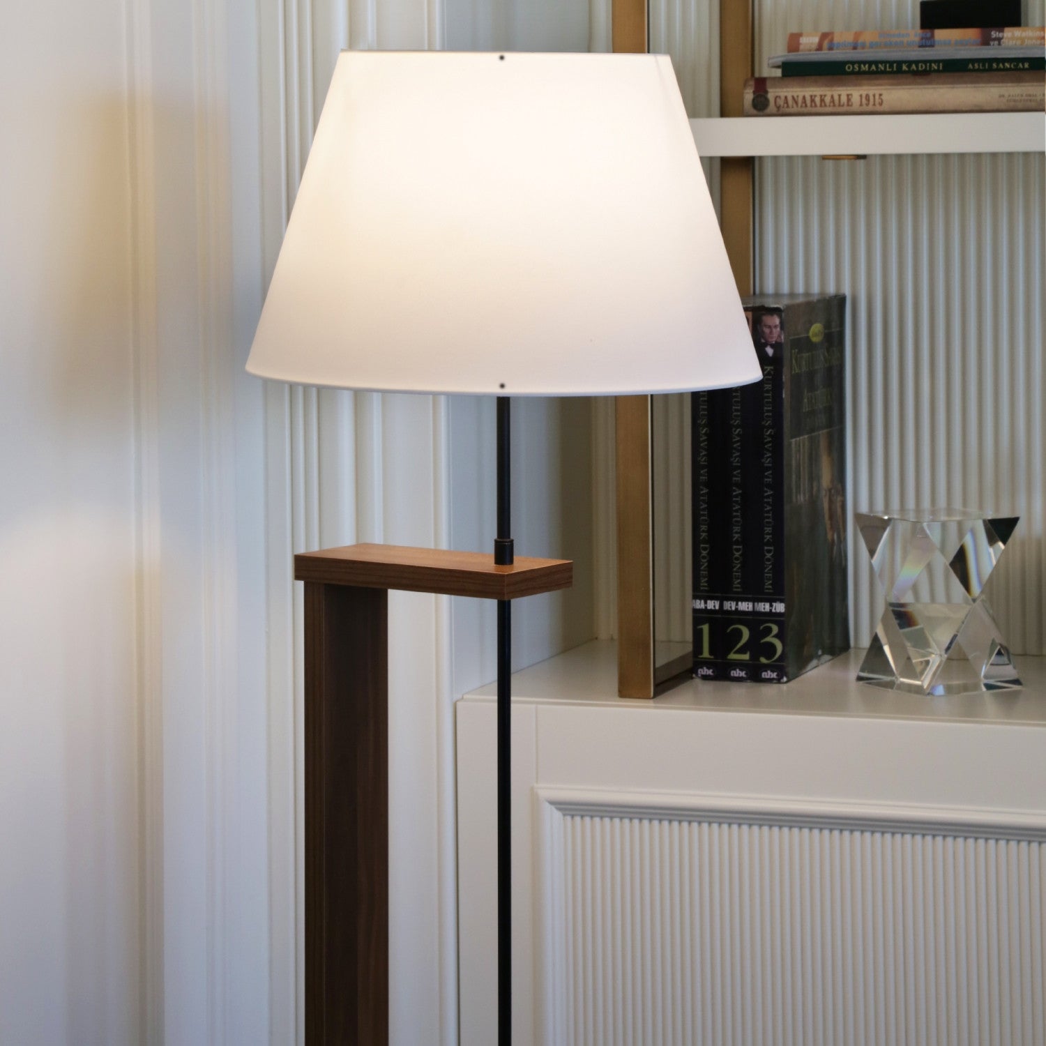 Candeeiro de Pé de Madeira - 150 cm - Creme
