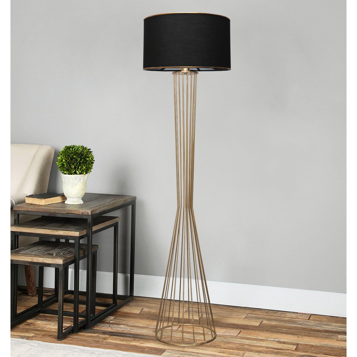 Candeeiro de Pé – 155 cm de Altura – Preto e Dourado – 100% Metal