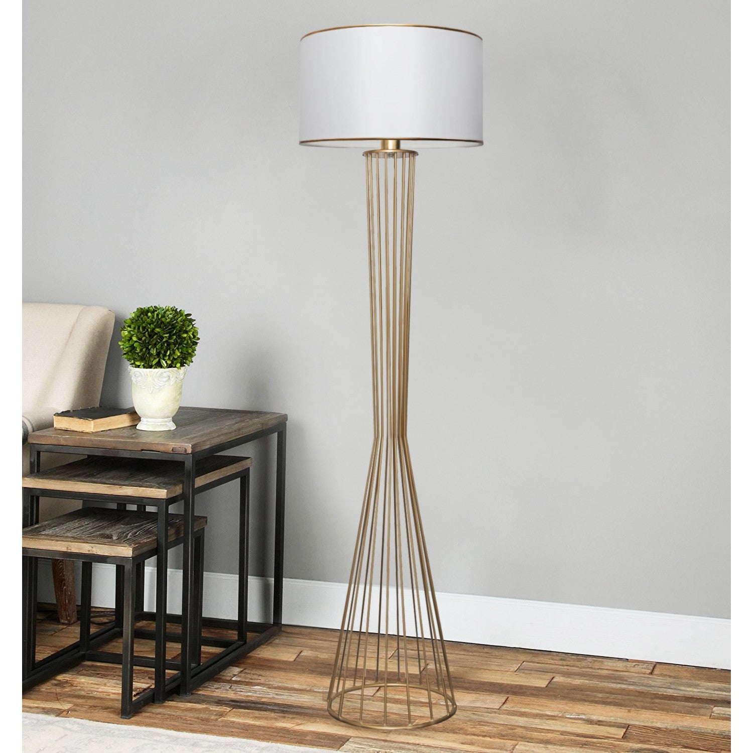 Candeeiro de Pé – 155 cm de Altura – Branco e Dourado – 100% Metal