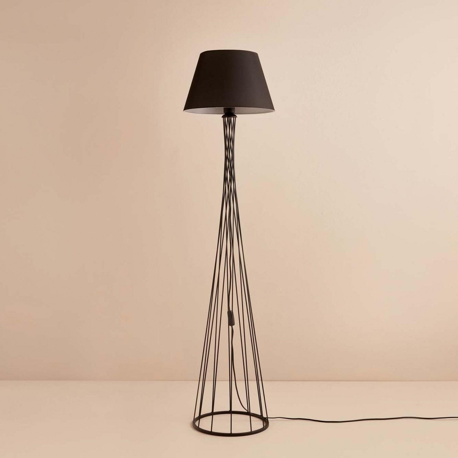 Candeeiro de Pé – 144 cm – Preto – Metal