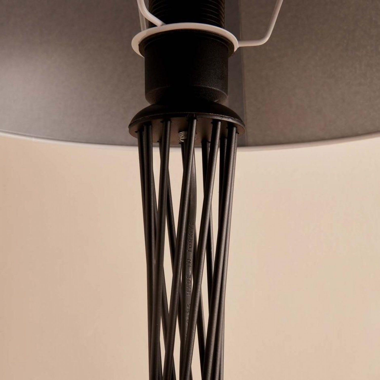 Candeeiro de Pé – 144 cm – Preto – Metal