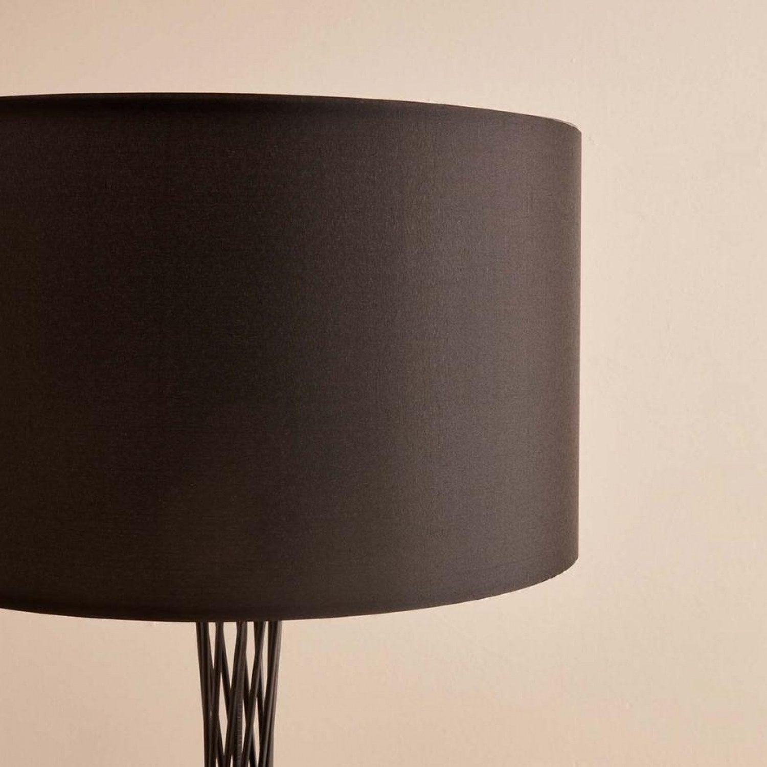 Candeeiro de Pé – 144 cm – Preto – Metal