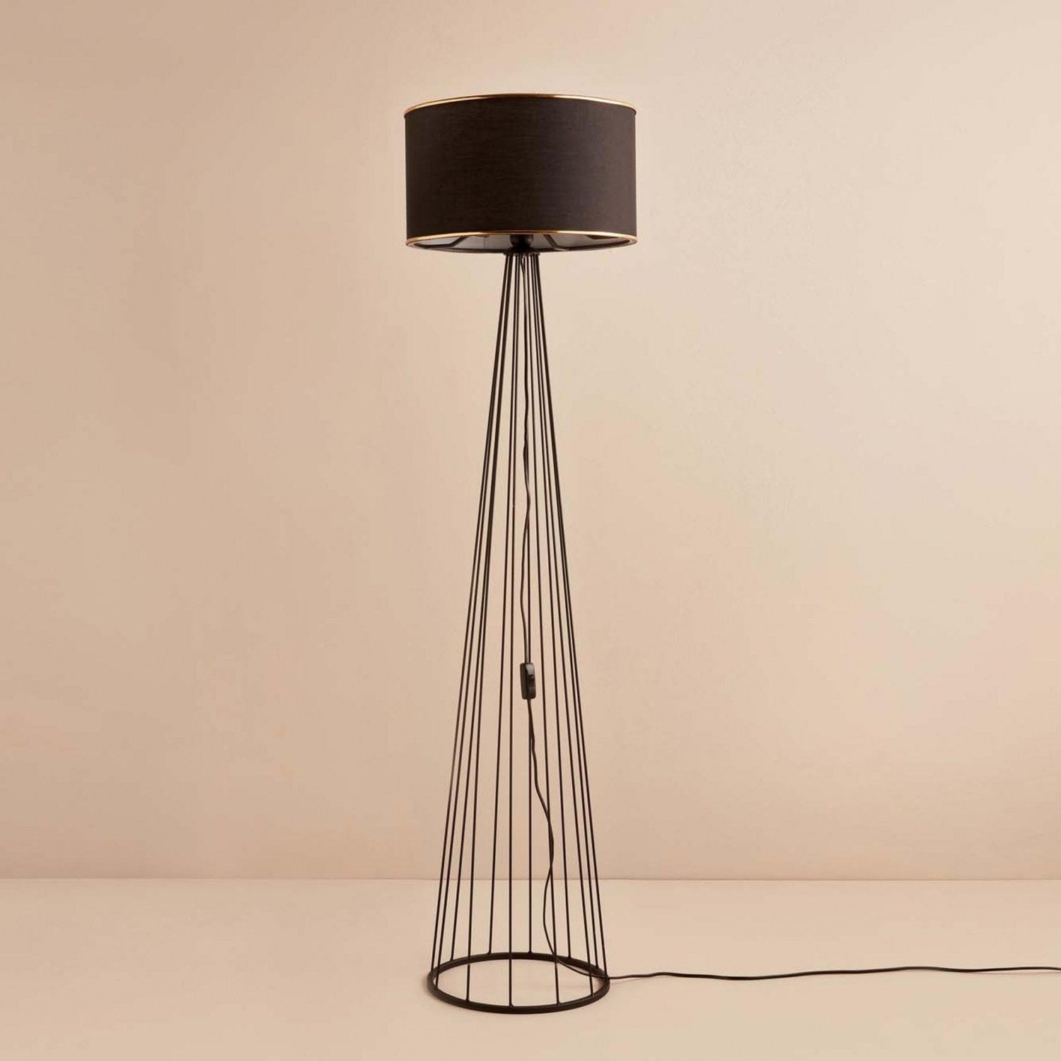 Candeeiro de Pé – 144 cm – Preto – Metal