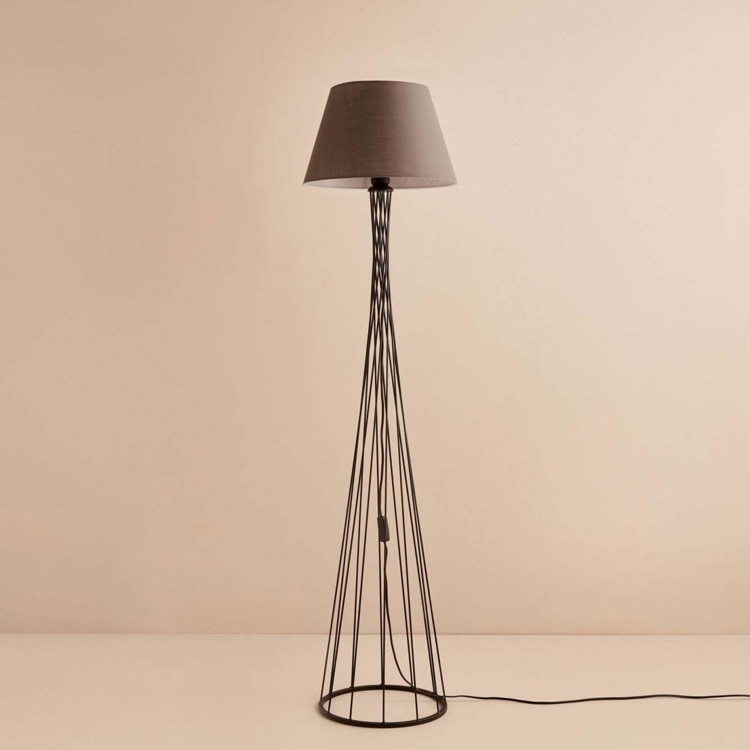 Candeeiro de Pé - 144 cm - Marrom e Preto - Tecido e Metal