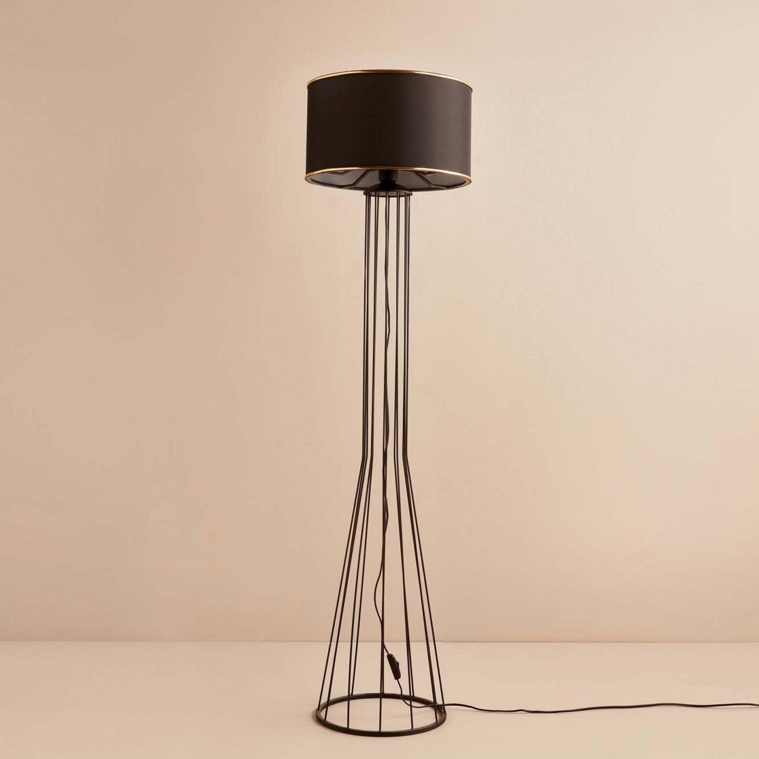 Candeeiro de Pé – 144 cm – Preto – Metal