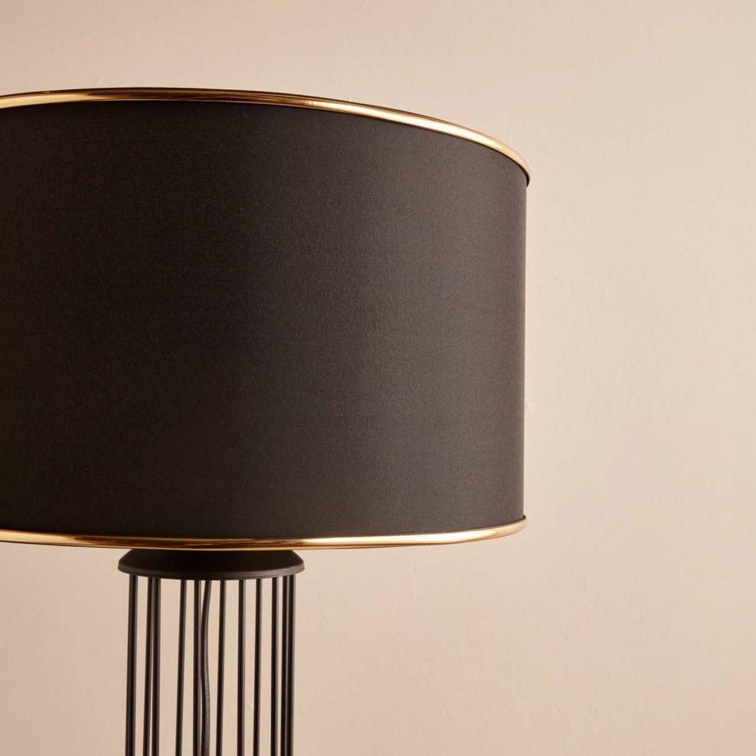 Candeeiro de Pé – 144 cm – Preto – Metal
