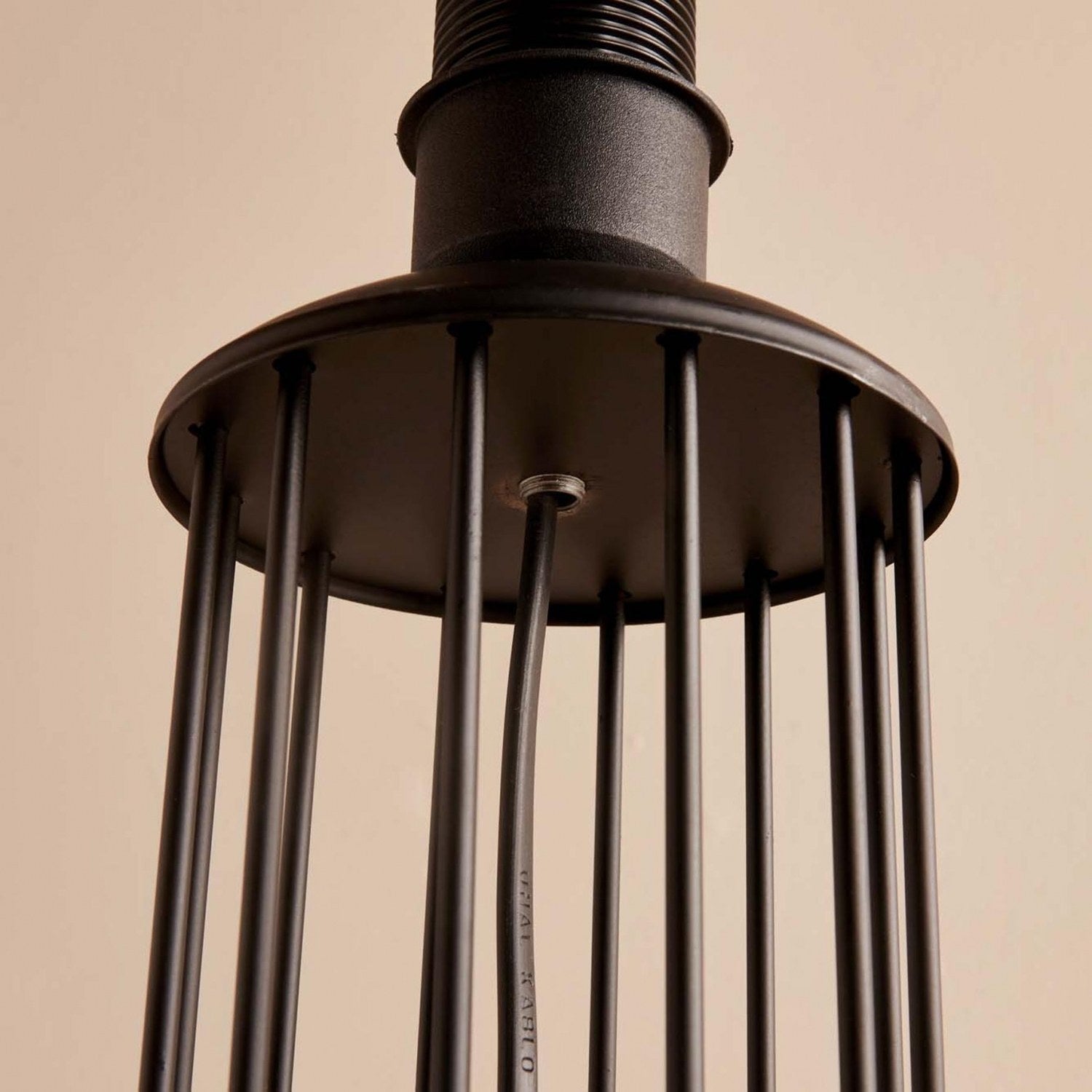 Candeeiro de Pé – 144 cm – Preto – Metal