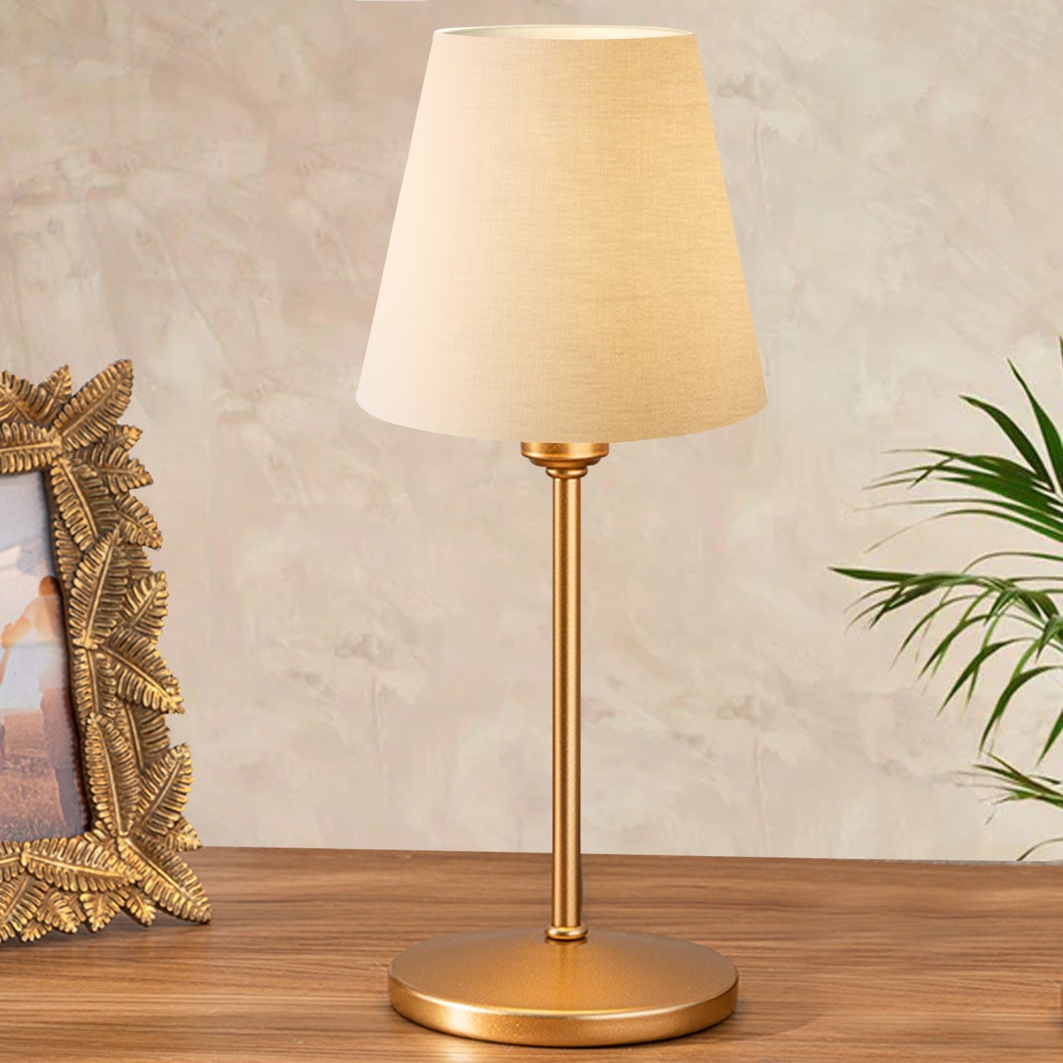 Candeeiro de Mesa – 37 cm de Altura – Creme – Metal e Tecido