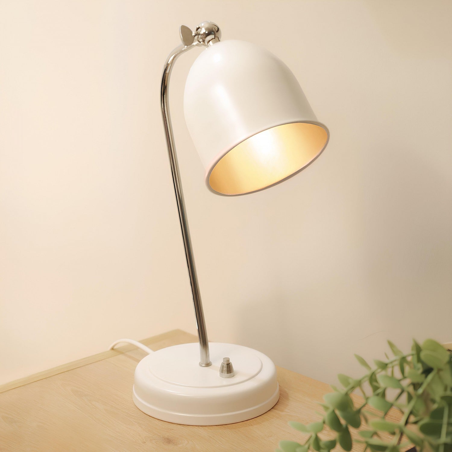 Candeeiro de Mesa – 39 cm – Branco – Metal