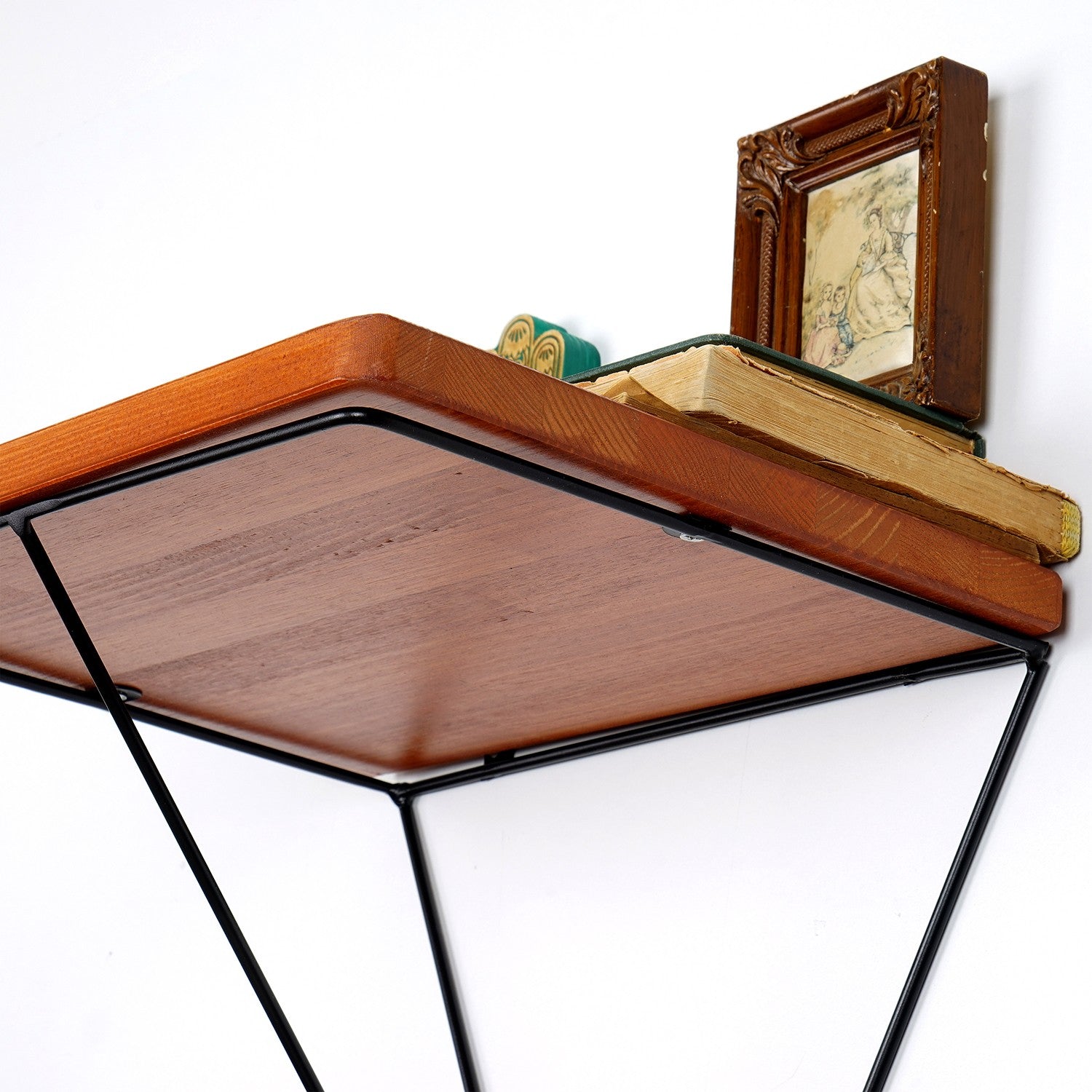 Prateleira decorativa de parede de madeira – 33 cm x 33 cm x 28 cm – Nogueira e Preto – Madeira de pinho