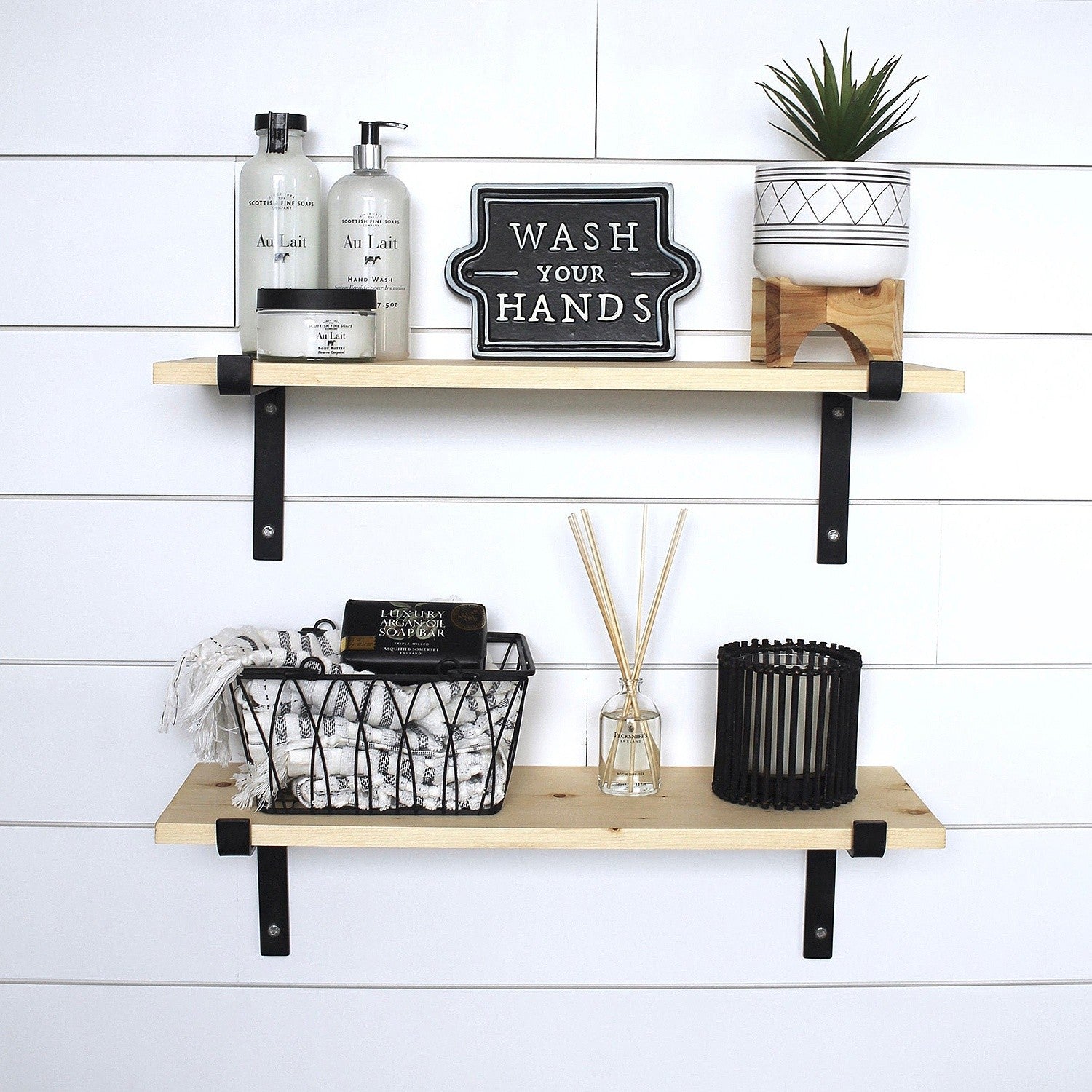 Prateleira decorativa de parede em madeira – 60 cm x 16 cm x 14 cm – Preto e Nogueira – Madeira de Abeto e Metal