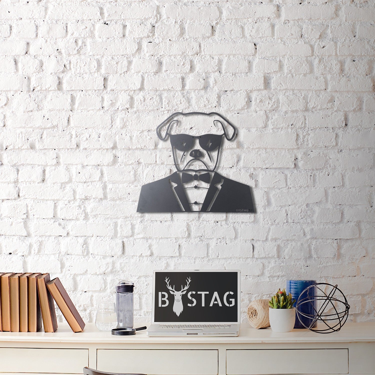 Acessório Decorativo de Parede Bodyguard - Metal Preto 42x50cm para Decoração Interior
