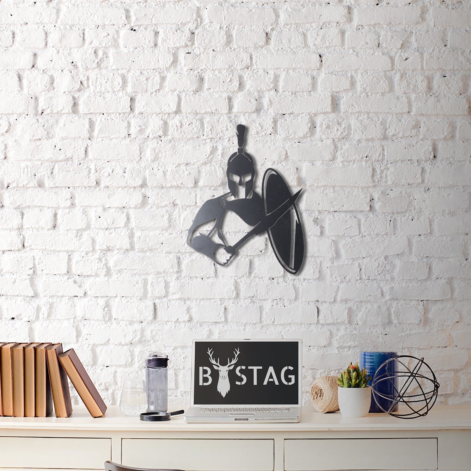 Acessório Decorativo de Parede Sparta - Metal Preto 38x49cm para Decoração Interior