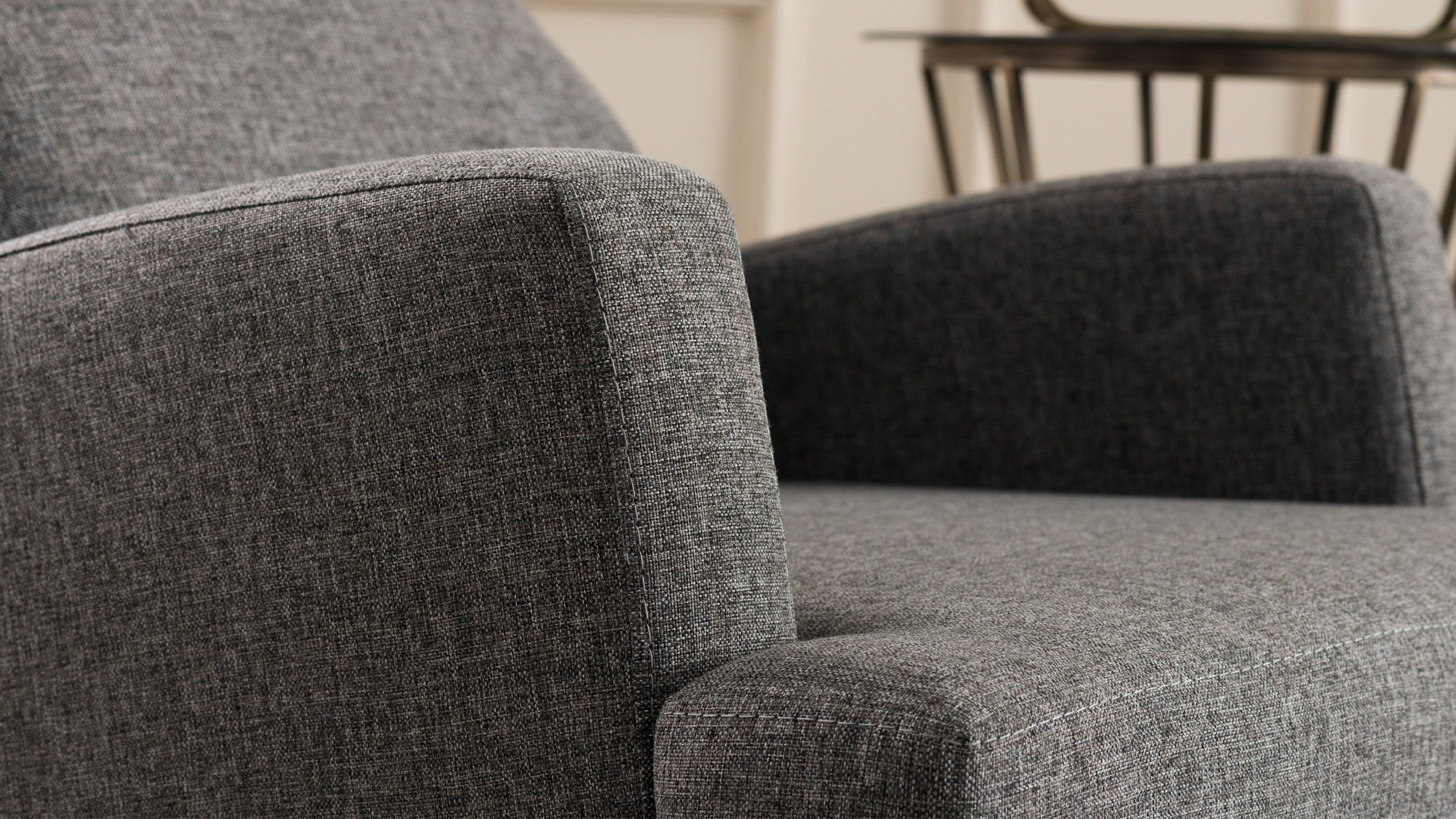 Poltrona Elegante – 76 x 91 x 87 cm – Cinza Escuro – Madeira Maciça e Tecido 100% Poliéster