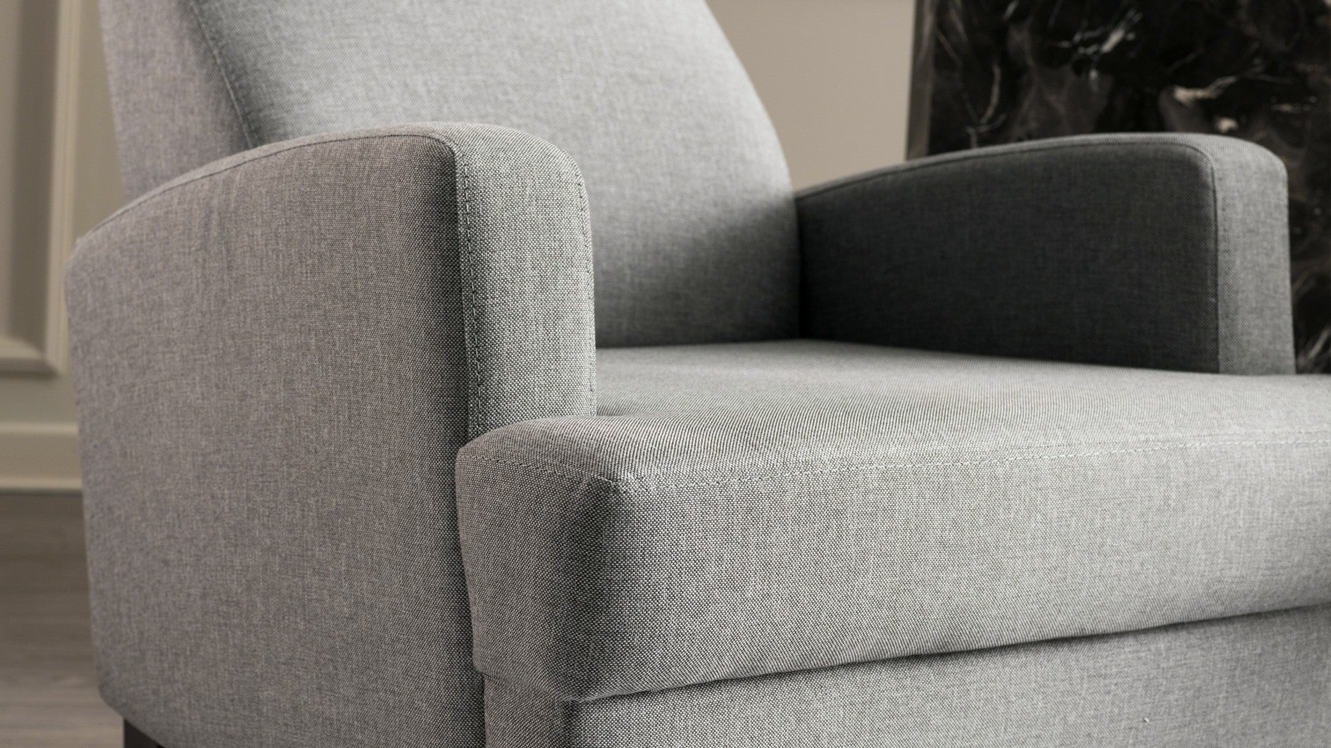 Poltrona Elegante – 76 x 91 x 87 cm – Cinza Claro – Madeira e Poliéster