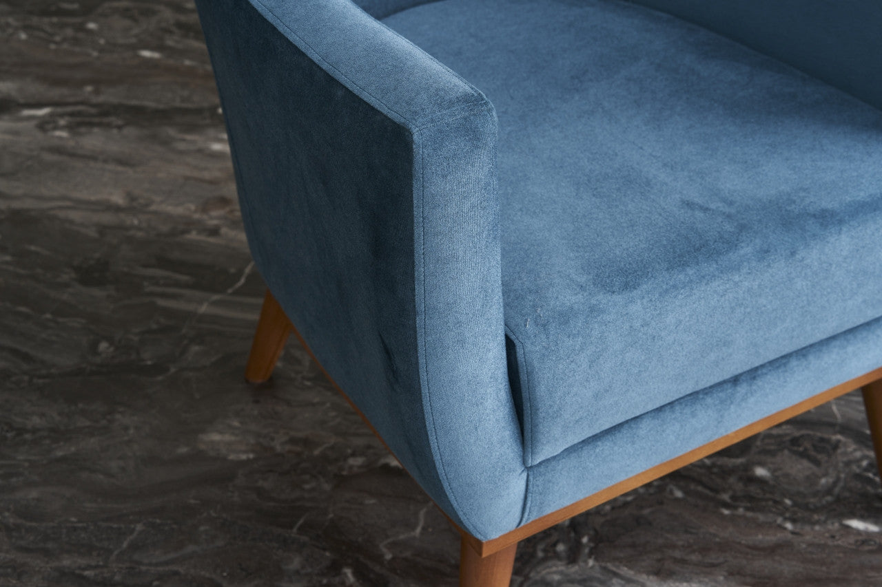 Poltrona Elegante Azul, Tecido de Veludo, Estrutura de Madeira de Carpa, 74 x 80 x 75 cm | Assento de Espuma DNS 32, Fácil de Limpar | Perfeita para Decoração Moderna e Escandinava